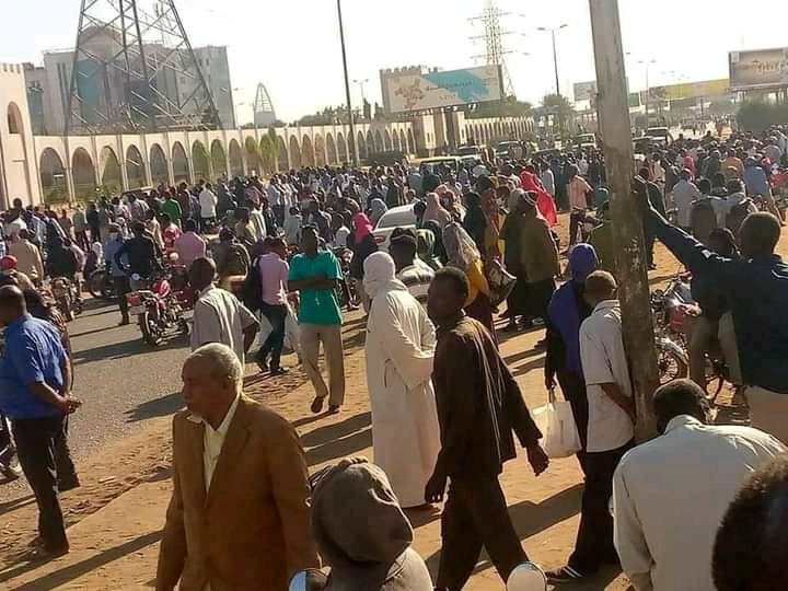 preventing_people_from_going_to_work_place_Khartoum_02.01.2022.jpeg